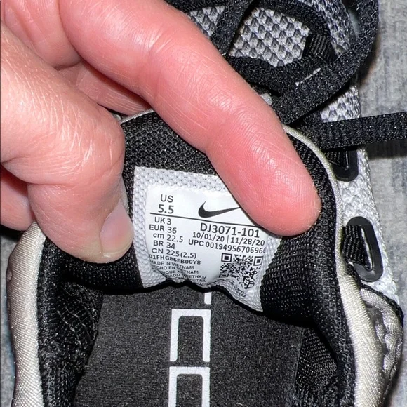 Nike Metcon Black and Gray Sneakers - Picture 6 of 6